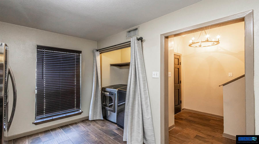 201 E Del Mar Blvd, Laredo, Texas 78041, 2 Bedrooms Bedrooms, 5 Rooms Rooms,2 BathroomsBathrooms,Residential,For Sale,201 E Del Mar Blvd,20260217