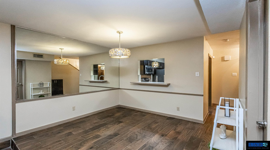 201 E Del Mar Blvd, Laredo, Texas 78041, 2 Bedrooms Bedrooms, 5 Rooms Rooms,2 BathroomsBathrooms,Residential,For Sale,201 E Del Mar Blvd,20260217