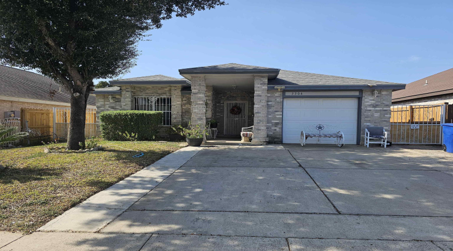 3304 Aberdeen, Laredo, Texas 78043, 3 Bedrooms Bedrooms, 6 Rooms Rooms,2 BathroomsBathrooms,Residential,For Sale,3304 Aberdeen,20260218