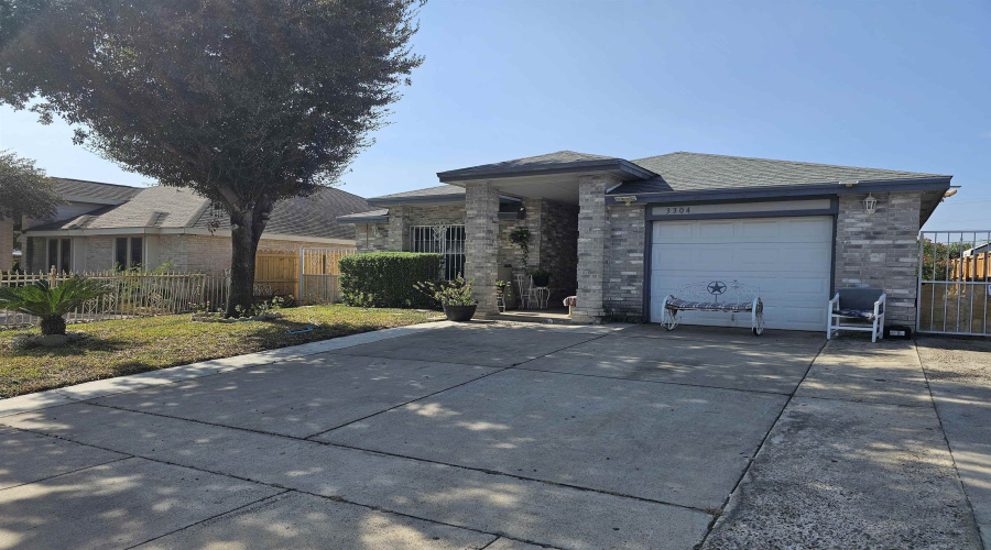 3304 Aberdeen, Laredo, Texas 78043, 3 Bedrooms Bedrooms, 6 Rooms Rooms,2 BathroomsBathrooms,Residential,For Sale,3304 Aberdeen,20260218