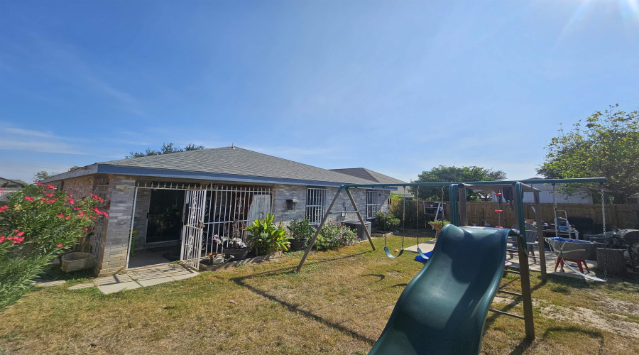 3304 Aberdeen, Laredo, Texas 78043, 3 Bedrooms Bedrooms, 6 Rooms Rooms,2 BathroomsBathrooms,Residential,For Sale,3304 Aberdeen,20260218