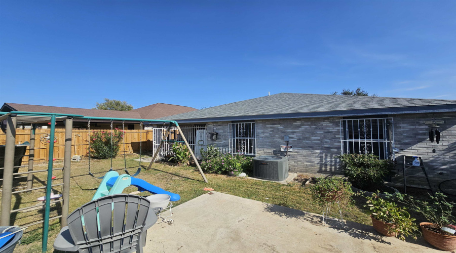 3304 Aberdeen, Laredo, Texas 78043, 3 Bedrooms Bedrooms, 6 Rooms Rooms,2 BathroomsBathrooms,Residential,For Sale,3304 Aberdeen,20260218