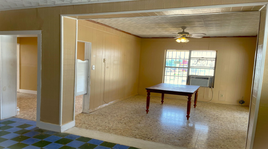 720 Clark Blvd, Laredo, Texas 78045, 4 Bedrooms Bedrooms, 6 Rooms Rooms,1 BathroomBathrooms,Residential,For Sale,720 Clark Blvd,20242129