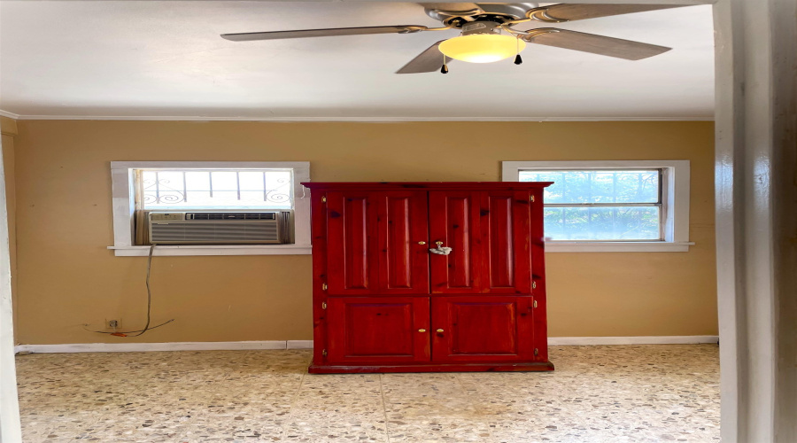 720 Clark Blvd, Laredo, Texas 78045, 4 Bedrooms Bedrooms, 6 Rooms Rooms,1 BathroomBathrooms,Residential,For Sale,720 Clark Blvd,20242129