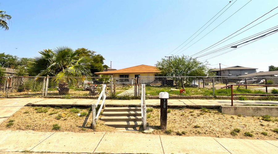 720 Clark Blvd, Laredo, Texas 78045, 4 Bedrooms Bedrooms, 6 Rooms Rooms,1 BathroomBathrooms,Residential,For Sale,720 Clark Blvd,20242129