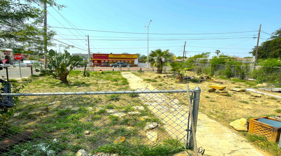 720 Clark Blvd, Laredo, Texas 78045, 4 Bedrooms Bedrooms, 6 Rooms Rooms,1 BathroomBathrooms,Residential,For Sale,720 Clark Blvd,20242129