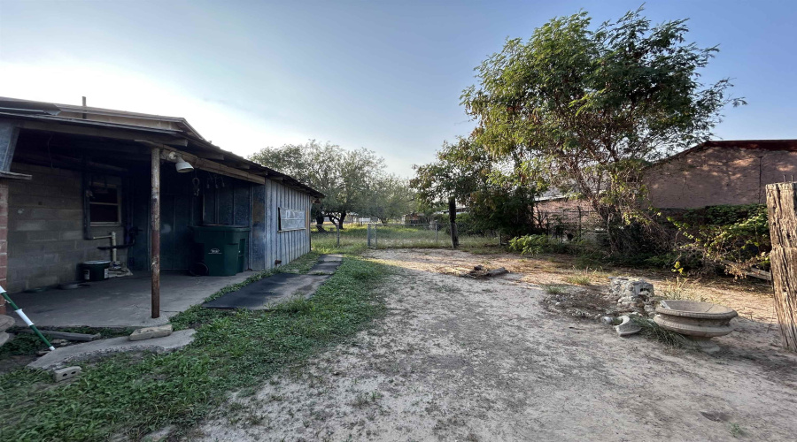 1912 Garza St, Laredo, Texas 78040, 2 Bedrooms Bedrooms, 4 Rooms Rooms,1 BathroomBathrooms,Residential,For Sale,1912 Garza St,20260219