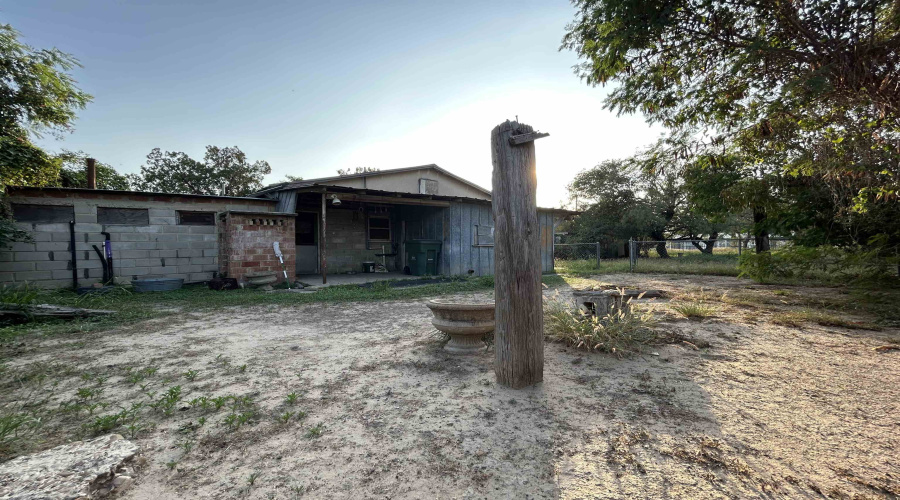 1912 Garza St, Laredo, Texas 78040, 2 Bedrooms Bedrooms, 4 Rooms Rooms,1 BathroomBathrooms,Residential,For Sale,1912 Garza St,20260219