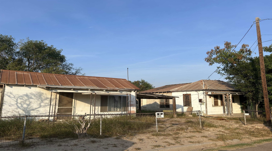 1912 Garza St, Laredo, Texas 78040, 2 Bedrooms Bedrooms, 4 Rooms Rooms,1 BathroomBathrooms,Residential,For Sale,1912 Garza St,20260219