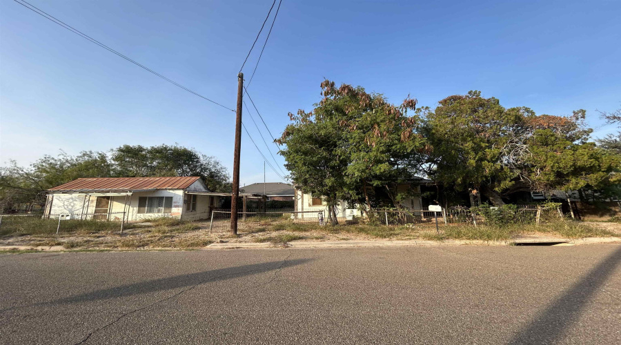 1912 Garza St, Laredo, Texas 78040, 2 Bedrooms Bedrooms, 4 Rooms Rooms,1 BathroomBathrooms,Residential,For Sale,1912 Garza St,20260219