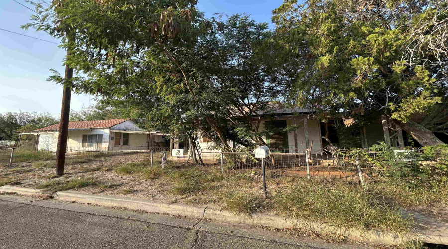 1912 Garza St, Laredo, Texas 78040, 2 Bedrooms Bedrooms, 4 Rooms Rooms,1 BathroomBathrooms,Residential,For Sale,1912 Garza St,20260219