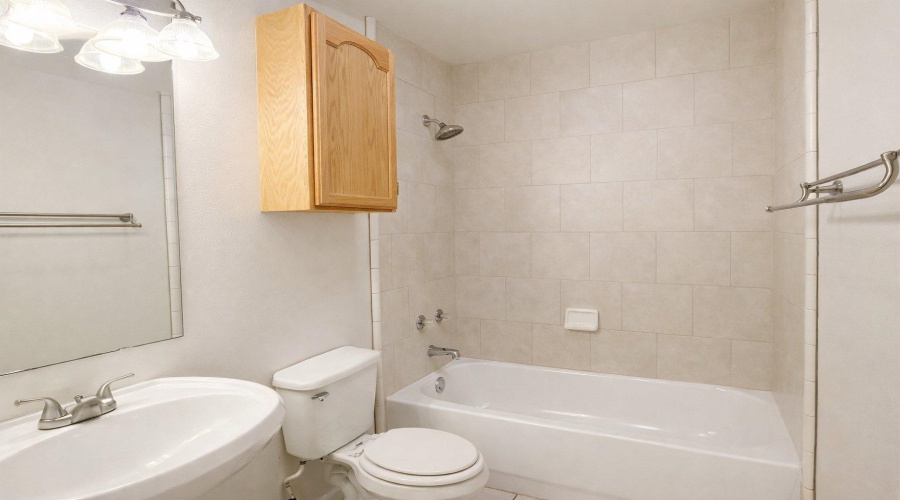 1000 Ranchway Dr, LAREDO, Texas 78045, 3 Bedrooms Bedrooms, 6 Rooms Rooms,3 BathroomsBathrooms,Residential,For Sale,1000 Ranchway Dr,20260224