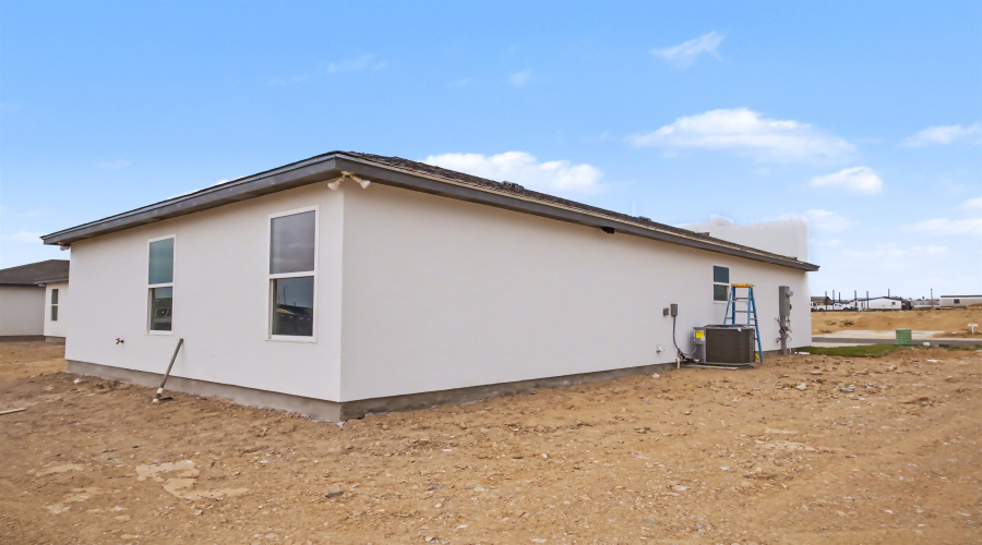 5016 Mariposa St., Laredo, Texas 78046, 3 Bedrooms Bedrooms, 4 Rooms Rooms,2 BathroomsBathrooms,Residential,For Sale,5016 Mariposa St.,20260229