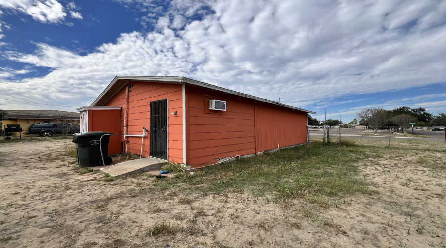 509 A Glenn St, Zapata, Texas 78076, 2 Rooms Rooms,1 BathroomBathrooms,Residential,For Sale,509 A Glenn St,20260235