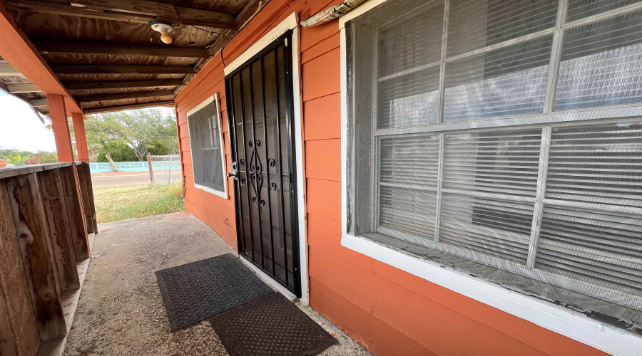 509 A Glenn St, Zapata, Texas 78076, 2 Rooms Rooms,1 BathroomBathrooms,Residential,For Sale,509 A Glenn St,20260235