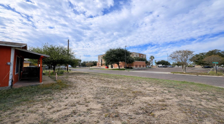 509 A Glenn St, Zapata, Texas 78076, 2 Rooms Rooms,1 BathroomBathrooms,Residential,For Sale,509 A Glenn St,20260235