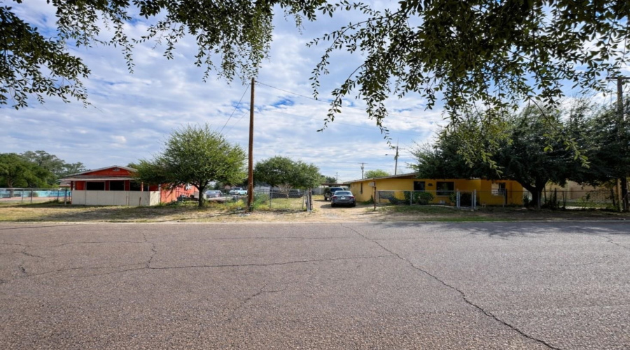 509 A Glenn St, Zapata, Texas 78076, 2 Rooms Rooms,1 BathroomBathrooms,Residential,For Sale,509 A Glenn St,20260235