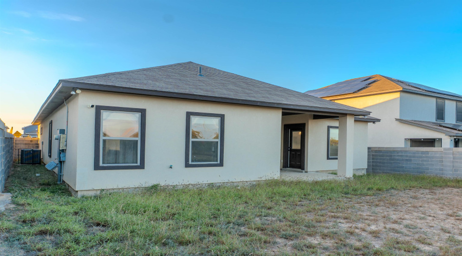 3215 Charolais Dr., Laredo, Texas 78046, 3 Bedrooms Bedrooms, 5 Rooms Rooms,2 BathroomsBathrooms,Residential,For Sale,3215 Charolais Dr.,20260238
