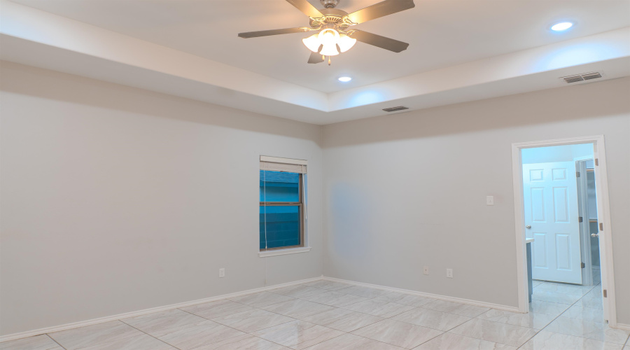 3215 Charolais Dr., Laredo, Texas 78046, 3 Bedrooms Bedrooms, 5 Rooms Rooms,2 BathroomsBathrooms,Residential,For Sale,3215 Charolais Dr.,20260238