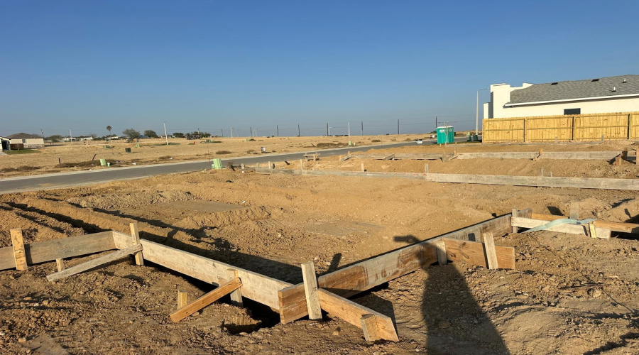 5111 Nispero Ln, Laredo, Texas 78046, 3 Bedrooms Bedrooms, 4 Rooms Rooms,2 BathroomsBathrooms,Residential,For Sale,5111 Nispero Ln,20260239