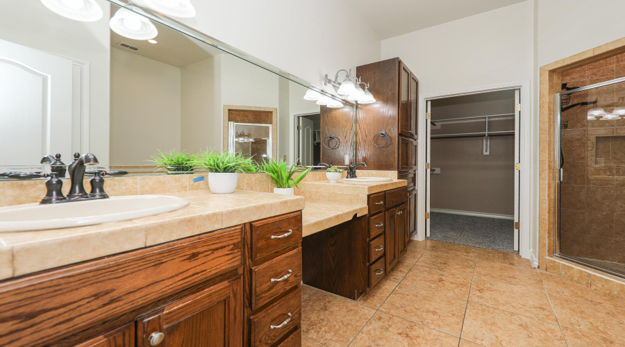 3118 Dos Reales Lp, LAREDO, Texas 78045, 4 Bedrooms Bedrooms, 9 Rooms Rooms,3 BathroomsBathrooms,Residential,For Sale,3118 Dos Reales Lp,20260247