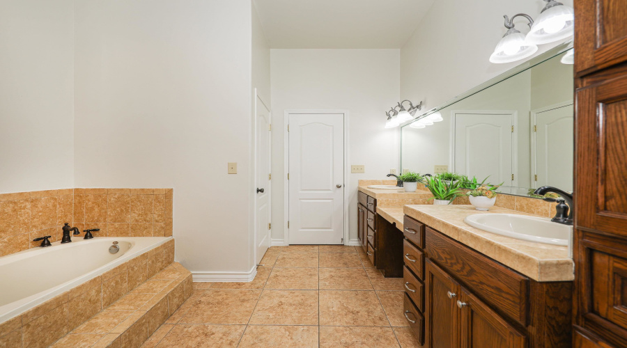 3118 Dos Reales Lp, LAREDO, Texas 78045, 4 Bedrooms Bedrooms, 9 Rooms Rooms,3 BathroomsBathrooms,Residential,For Sale,3118 Dos Reales Lp,20260247