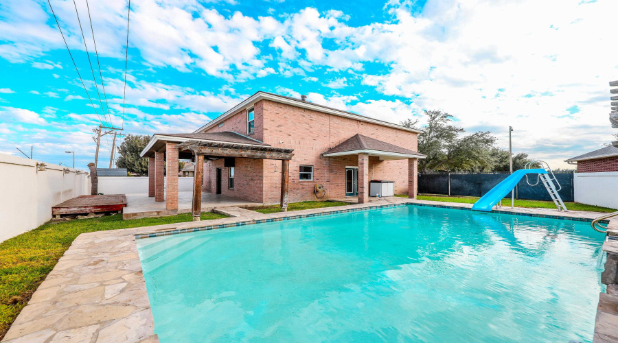 3118 Dos Reales Lp, LAREDO, Texas 78045, 4 Bedrooms Bedrooms, 9 Rooms Rooms,3 BathroomsBathrooms,Residential,For Sale,3118 Dos Reales Lp,20260247