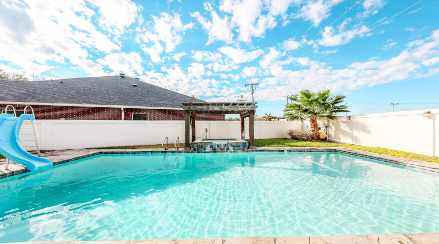 3118 Dos Reales Lp, LAREDO, Texas 78045, 4 Bedrooms Bedrooms, 9 Rooms Rooms,3 BathroomsBathrooms,Residential,For Sale,3118 Dos Reales Lp,20260247