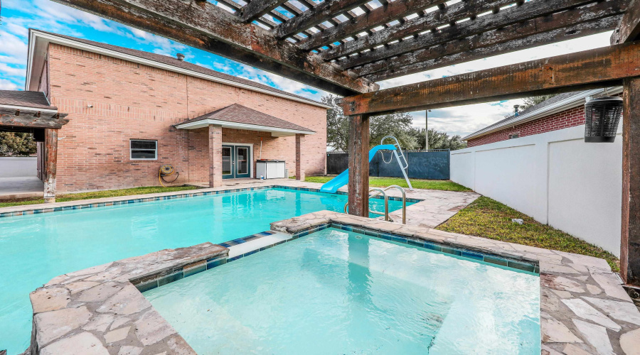 3118 Dos Reales Lp, LAREDO, Texas 78045, 4 Bedrooms Bedrooms, 9 Rooms Rooms,3 BathroomsBathrooms,Residential,For Sale,3118 Dos Reales Lp,20260247