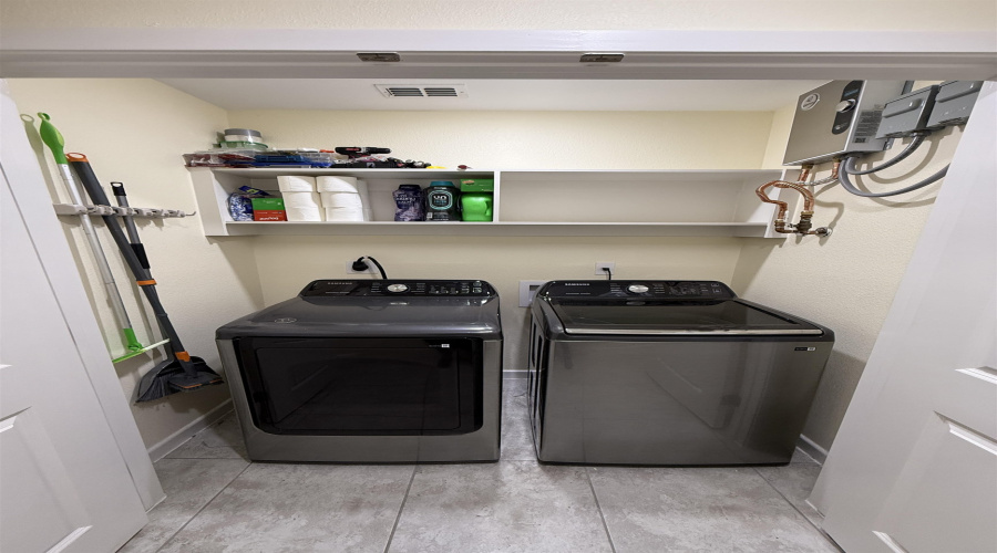 6518 Adenia Loop, Laredo, Texas 78043, 3 Bedrooms Bedrooms, 5 Rooms Rooms,2 BathroomsBathrooms,Residential,For Sale,6518 Adenia Loop,20260251