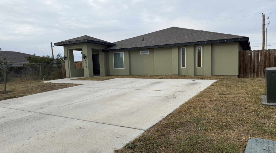 6518 Adenia Loop, Laredo, Texas 78043, 3 Bedrooms Bedrooms, 5 Rooms Rooms,2 BathroomsBathrooms,Residential,For Sale,6518 Adenia Loop,20260251