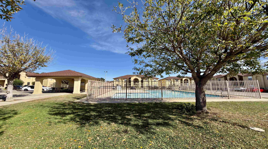 9804 Cantera Ct, Laredo, Texas 78045, 2 Bedrooms Bedrooms, 4 Rooms Rooms,2 BathroomsBathrooms,Residential,For Rent,9804 Cantera Ct,20260252