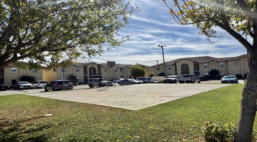 9804 Cantera Ct, Laredo, Texas 78045, 2 Bedrooms Bedrooms, 4 Rooms Rooms,2 BathroomsBathrooms,Residential,For Rent,9804 Cantera Ct,20260252