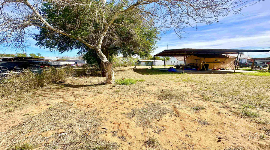 606 E North Ave, HEBBRONVILLE, Texas 78361-0000, 4 Bedrooms Bedrooms, 6 Rooms Rooms,2 BathroomsBathrooms,Residential,For Sale,606 E North Ave,20260254