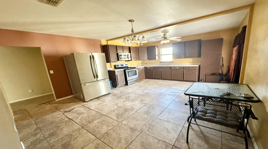 606 E North Ave, HEBBRONVILLE, Texas 78361-0000, 4 Bedrooms Bedrooms, 6 Rooms Rooms,2 BathroomsBathrooms,Residential,For Sale,606 E North Ave,20260254