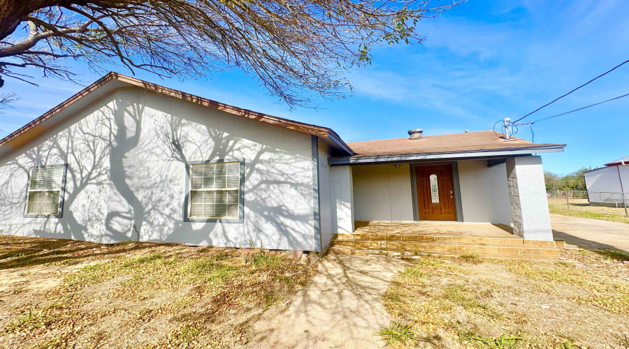 606 E North Ave, HEBBRONVILLE, Texas 78361-0000, 4 Bedrooms Bedrooms, 6 Rooms Rooms,2 BathroomsBathrooms,Residential,For Sale,606 E North Ave,20260254