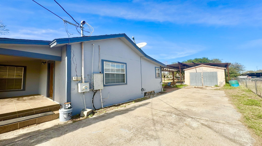 606 E North Ave, HEBBRONVILLE, Texas 78361-0000, 4 Bedrooms Bedrooms, 6 Rooms Rooms,2 BathroomsBathrooms,Residential,For Sale,606 E North Ave,20260254