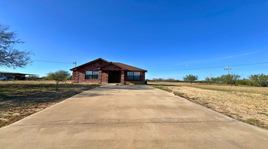 125 Cardinal St., Zapata, Texas 78076, 2 Bedrooms Bedrooms, 4 Rooms Rooms,2 BathroomsBathrooms,Residential,For Sale,125 Cardinal St.,20260255