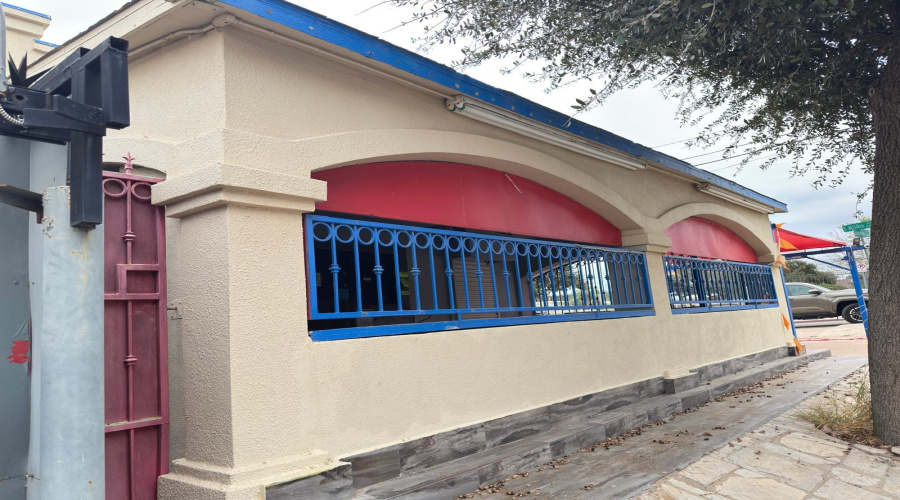 2420 Zacatecas St, Laredo, Texas 78046, 1 Room Rooms,4 BathroomsBathrooms,Commercial retail/office,For Sale,2420 Zacatecas St,20260263