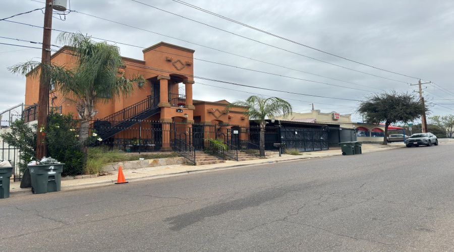 2420 Zacatecas St, Laredo, Texas 78046, 1 Room Rooms,4 BathroomsBathrooms,Commercial retail/office,For Sale,2420 Zacatecas St,20260263