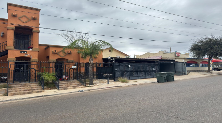 2420 Zacatecas St, Laredo, Texas 78046, 1 Room Rooms,4 BathroomsBathrooms,Commercial retail/office,For Sale,2420 Zacatecas St,20260263