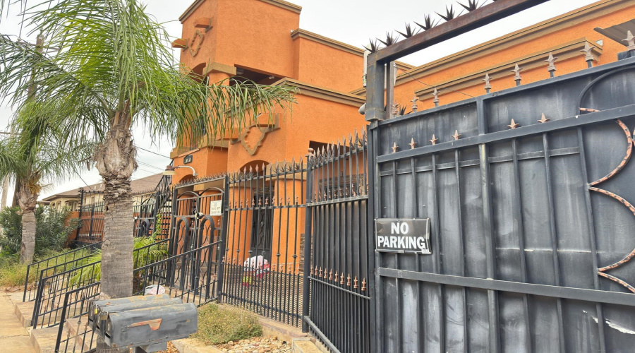 2420 Zacatecas St, Laredo, Texas 78046, 1 Room Rooms,4 BathroomsBathrooms,Commercial retail/office,For Sale,2420 Zacatecas St,20260263