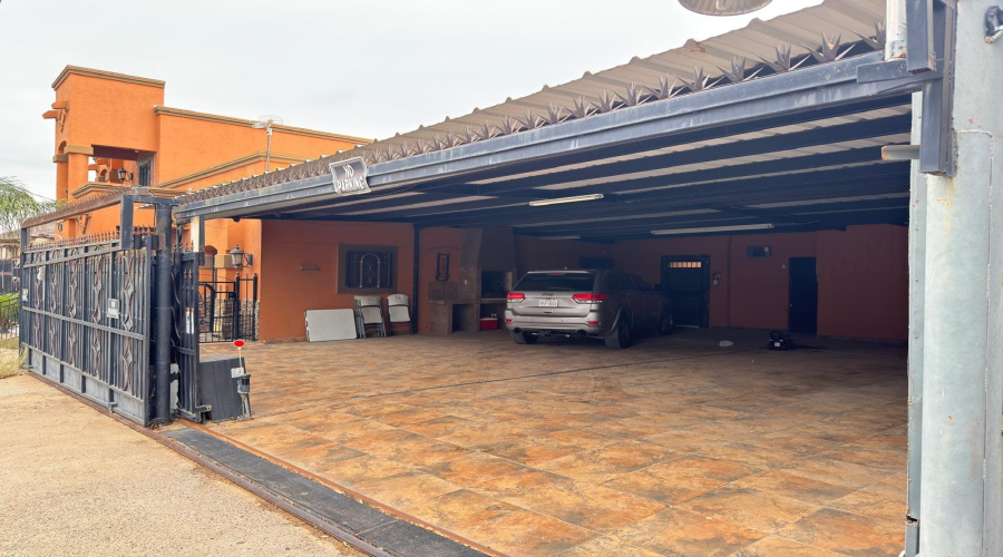 2420 Zacatecas St, Laredo, Texas 78046, 1 Room Rooms,4 BathroomsBathrooms,Commercial retail/office,For Sale,2420 Zacatecas St,20260263