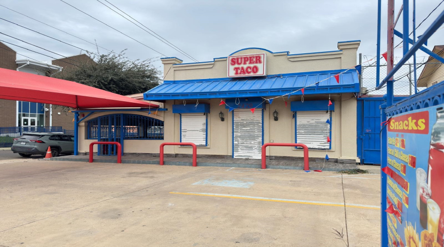 2420 Zacatecas St, Laredo, Texas 78046, 1 Room Rooms,4 BathroomsBathrooms,Commercial retail/office,For Sale,2420 Zacatecas St,20260263