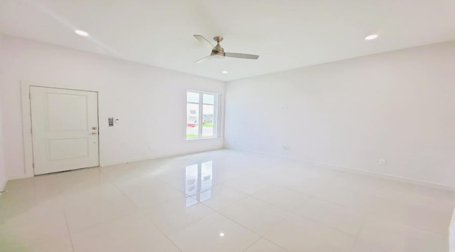 2315 Durazno Ct., Laredo, Texas 78046, 3 Bedrooms Bedrooms, 5 Rooms Rooms,2 BathroomsBathrooms,Residential,For Sale,2315 Durazno Ct.,20260259