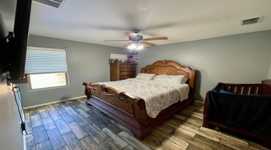 2038 Port Miami St, LAREDO, Texas 78045-0000, 3 Bedrooms Bedrooms, 4 Rooms Rooms,2 BathroomsBathrooms,Residential,For Sale,2038 Port Miami St,20260260