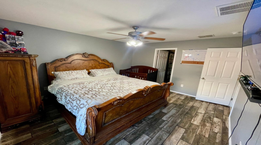 2038 Port Miami St, LAREDO, Texas 78045-0000, 3 Bedrooms Bedrooms, 4 Rooms Rooms,2 BathroomsBathrooms,Residential,For Sale,2038 Port Miami St,20260260
