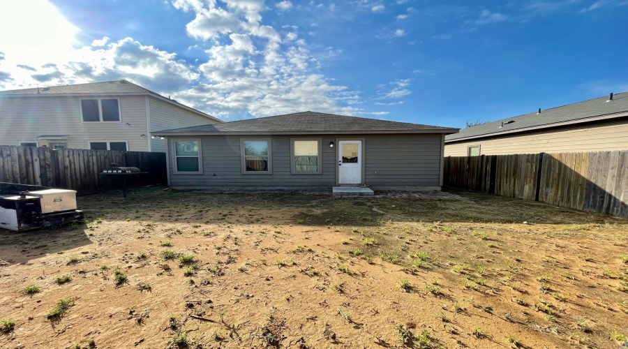 2038 Port Miami St, LAREDO, Texas 78045-0000, 3 Bedrooms Bedrooms, 4 Rooms Rooms,2 BathroomsBathrooms,Residential,For Sale,2038 Port Miami St,20260260