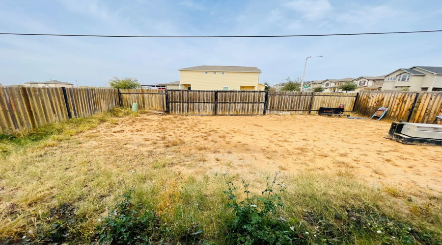 2038 Port Miami St, LAREDO, Texas 78045-0000, 3 Bedrooms Bedrooms, 4 Rooms Rooms,2 BathroomsBathrooms,Residential,For Sale,2038 Port Miami St,20260260