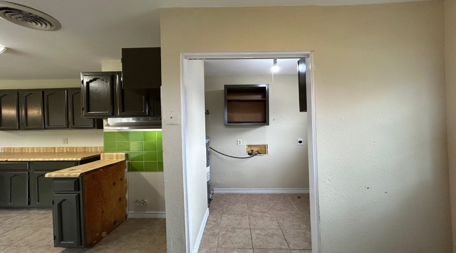 1006 Laurel Dr, Laredo, Texas 78045, 4 Bedrooms Bedrooms, 5 Rooms Rooms,2 BathroomsBathrooms,Residential,For Rent,1006 Laurel Dr,20260261